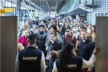 Gužve u zračnoj luci Schiphol, KLM otkazao desetke letova