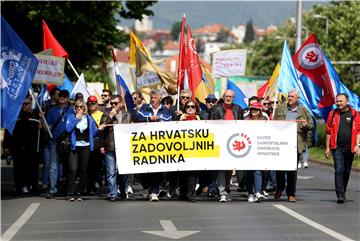 ISPRAVAK VIJESTI: SSSH prosvjednom povorkom zatražio veće plaće i kolektivna...