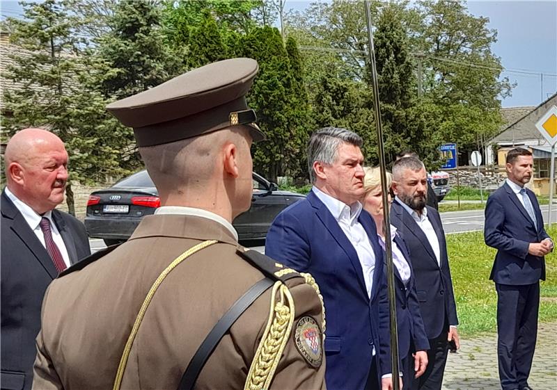 Milanović u Borovu položio vijenac ispred Spomen-obilježja 12 poginulih redarstvenika