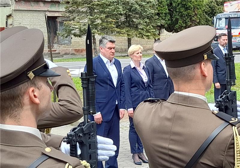 Milanović u Borovu položio vijenac ispred Spomen-obilježja 12 poginulih redarstvenika