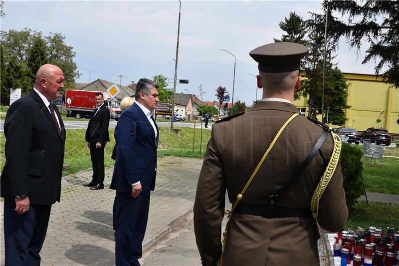 Milanović u Borovu položio vijenac ispred Spomen-obilježja 12 poginulih redarstvenika