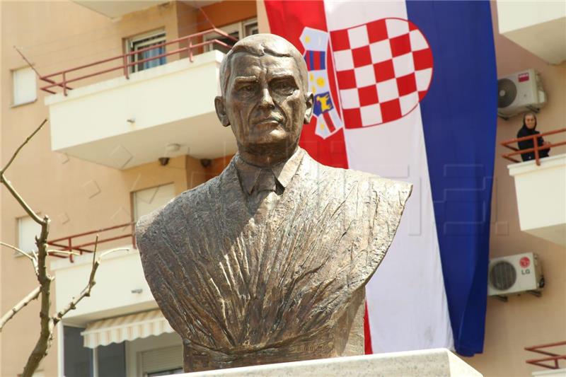 Sinj: Otkriveno spomen-poprsje Gojka Šuška  bez darovatelja Ćesića Rojsa  