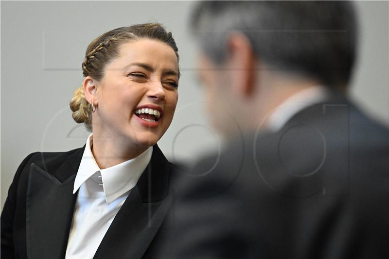 Psihologinja: Amber Heard pati od PTSP-a zbog partnerskog nasilja 