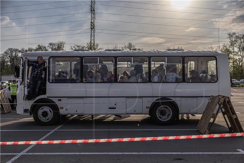 Novi konvoj autobusa s civilima napustio Mariupolj