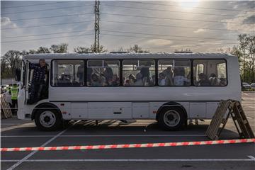 Novi konvoj autobusa s civilima napustio Mariupolj