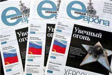 Novine Novaja Gazeta Europa osvanule na kioscima u Latviji