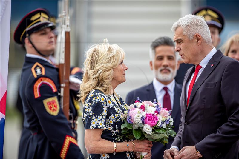 Jill Biden u Slovačkoj se sastala s ukrajinskim izbjeglicama i volonterima  