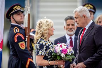 Jill Biden u Slovačkoj se sastala s ukrajinskim izbjeglicama i volonterima  