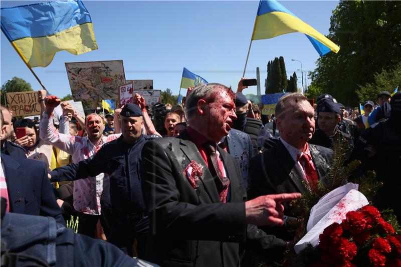 Ruski veleposlanik u Poljskoj zaliven crvenom bojom