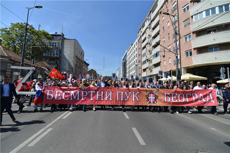 U Beogradu mimohod "Besmrtni puk" uz skandiranje Putinu povodom Dana pobjede