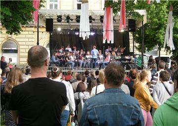 U Sisku otvoren tradicionalni Sajam cvijeća