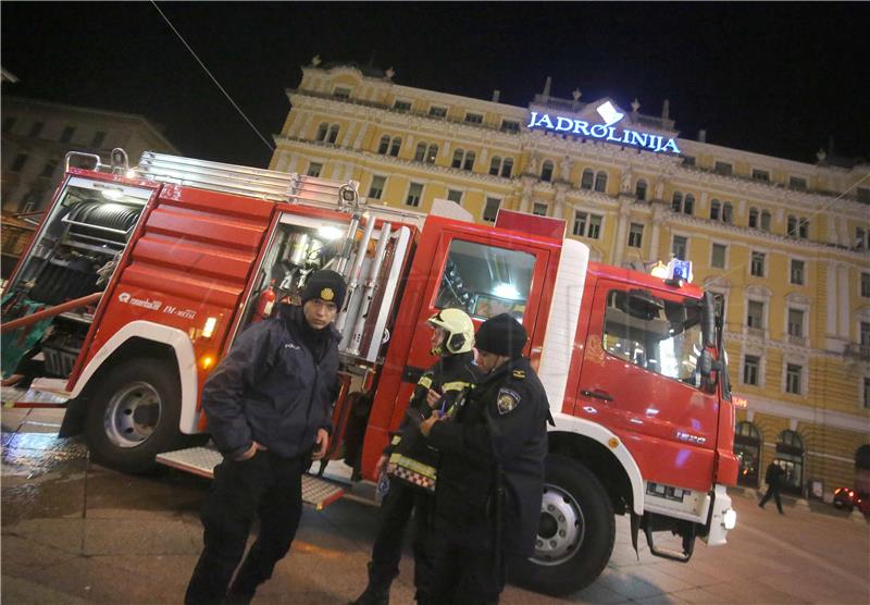 U eksploziji i požaru u Rijeci oštećena vozila, nema ozlijeđenih 