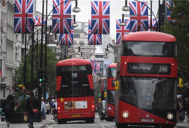 Troškovi života guraju Britaniji u krizu - institut