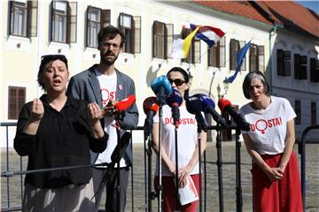 Konferencija za medije u ime svih organizatora_ica prosvjeda DOSTA!