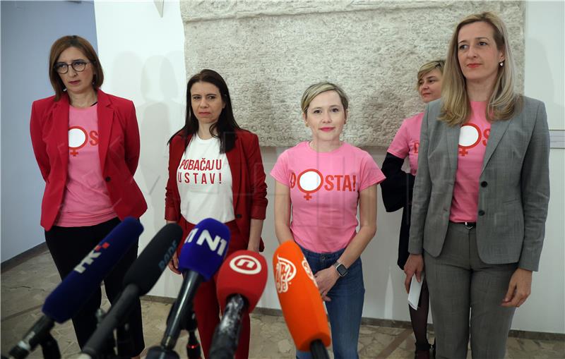 Women MPs call on public to join protest rallies in support of Mirela Čavajda