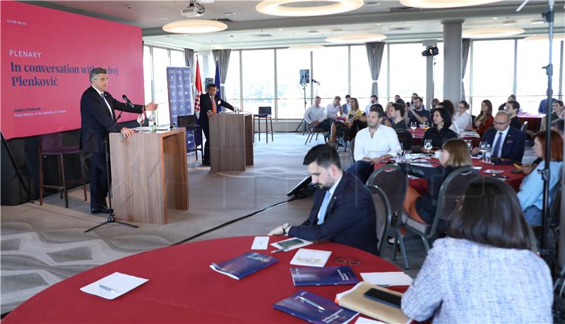 Premijer Plenković na konferenciji European Young Leaders