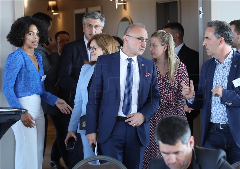 Premijer Plenković na konferenciji European Young Leaders