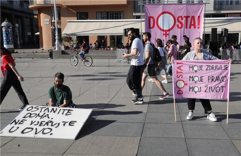 Prosvjed "Dosta! Uništavanja javnog zdravstva i zanemarivanja zdravlja žena!"