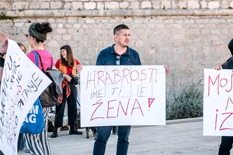 I u Šibeniku prosvjed u znak solidarnosti s Mirelom Čavajdom