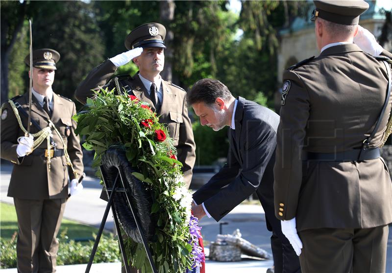 Saborsko izaslanstvo na grobu prvog hrvatskog predsjednika Franje Tuđmana