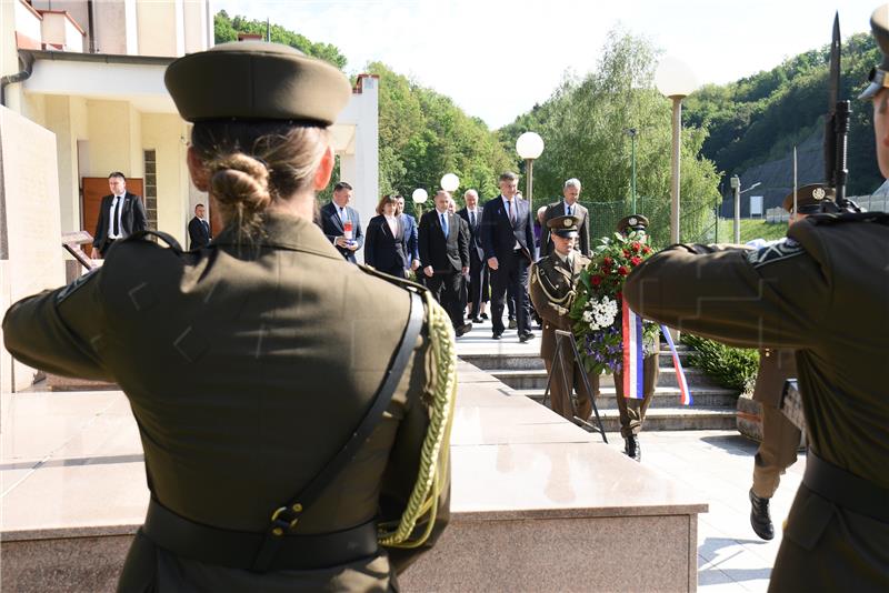 Plenković u Macelju - vijenac i svijeća u povodu obljetnice križnog puta