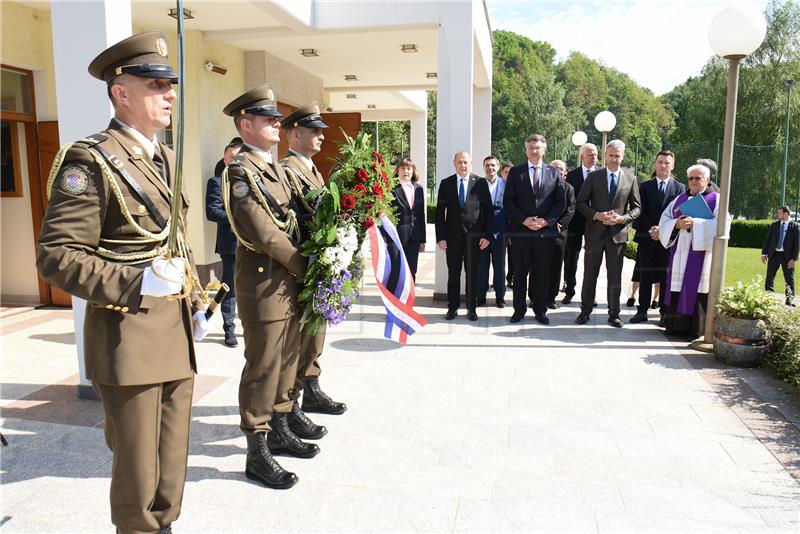 Plenković u Macelju - vijenac i svijeća u povodu obljetnice križnog puta