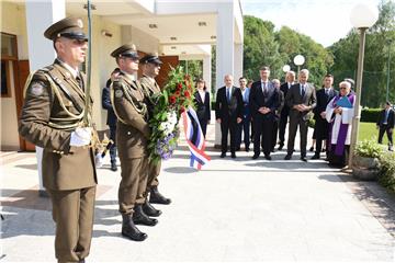 Plenković u Macelju - vijenac i svijeća u povodu obljetnice križnog puta