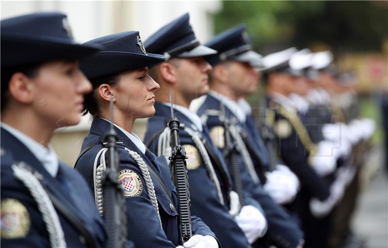 MORH u vojnu službu prima 200 vojnika/mornara - raspisan natječaj 