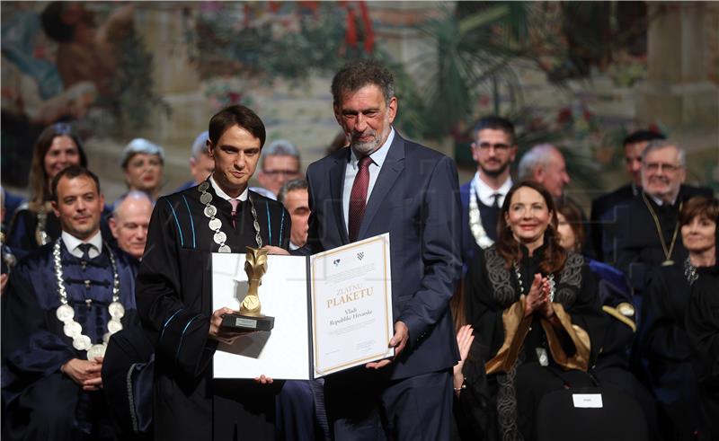 Zlatna plaketa Vijeća veleučilišta i visokih škola dodijeljena Vladi