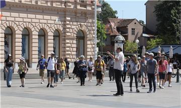 Turisti na Trgu bana Josipa Jelačića