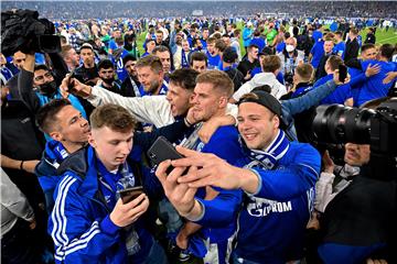 Werder uz Schalke opet u Bundesligi, HSV u doigravanju