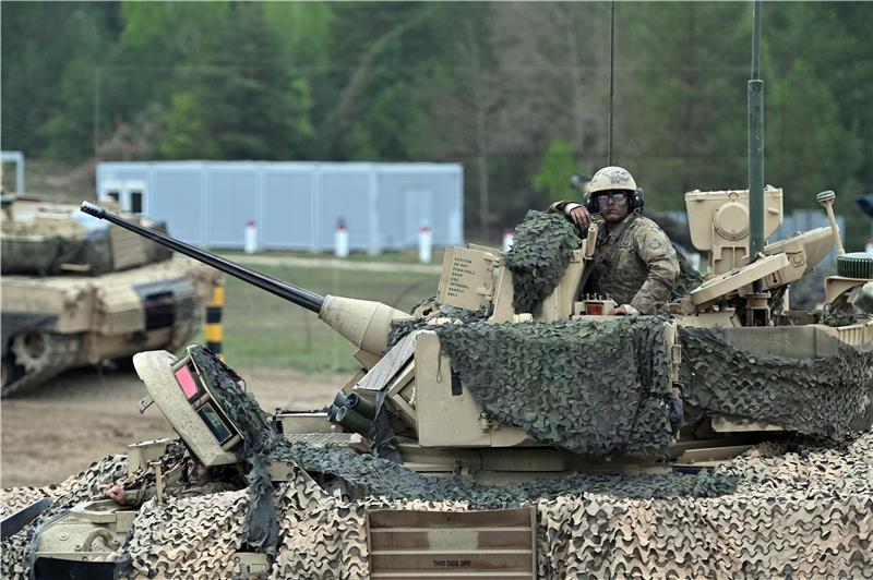 Defence ministry, army officials hold meeting with US partners on Bradley vehicles