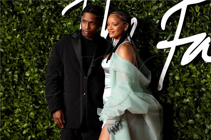 Rihanna i A$AP Rocky dobili prvo dijete - sina