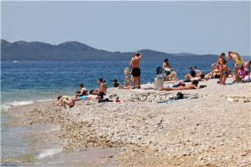 Kupači na zadarskim plažama