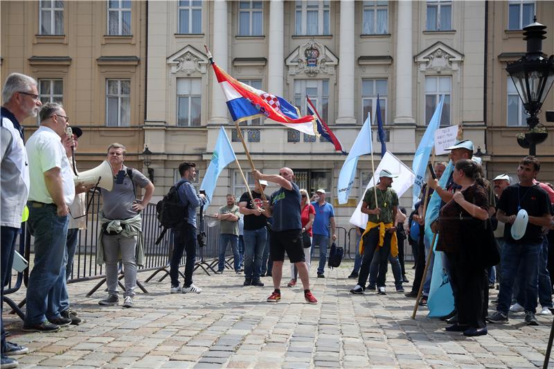 Javni prosvjed Sindikata hrvatskih željezničara na Trgu sv. Marka