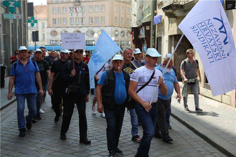 Javni prosvjed Sindikata hrvatskih željezničara krenuo sa Glavnog kolodvora