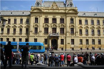 Javni prosvjed Sindikata hrvatskih željezničara krenuo sa Glavnog kolodvora