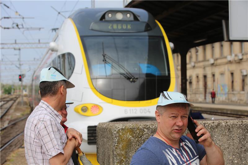 Javni prosvjed Sindikata hrvatskih željezničara krenuo sa Glavnog kolodvora