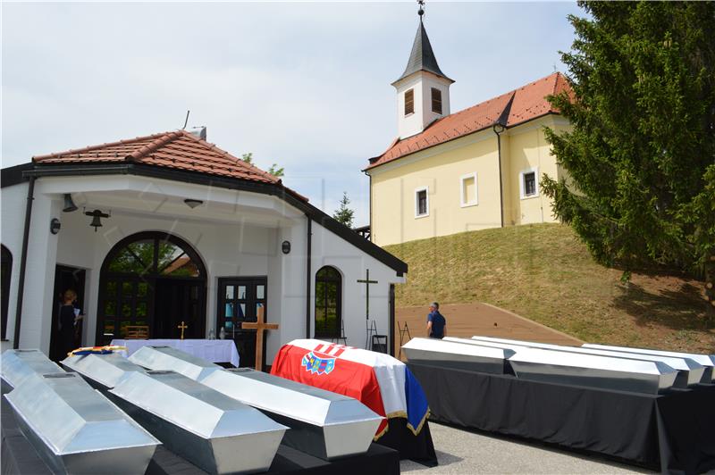 Medved na posljednjem ispraćaju 133 žrtve ubijene u svibnju 1945. godine