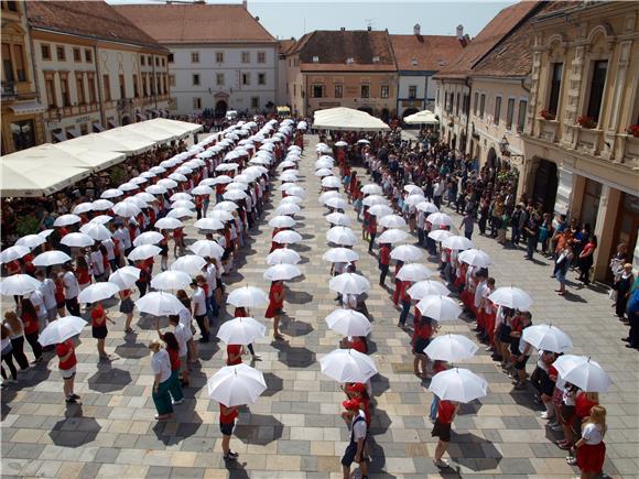 Varaždinski maturanti ponovno plesali quadrillu