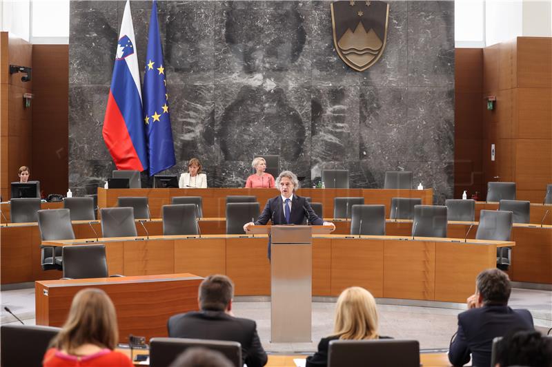 Slovenski parlament glasuje o novom mandataru Robertu Golobu