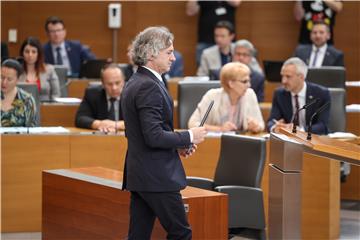 Slovenski parlament glasuje o novom mandataru Robertu Golobu