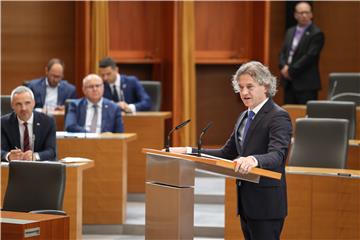 Slovenski parlament glasuje o novom mandataru Robertu Golobu