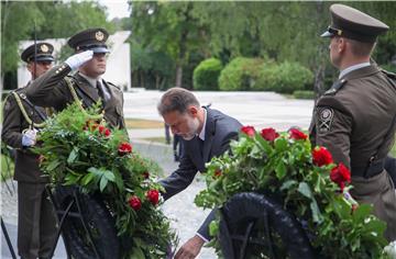 Povodom Dana Hrvatske vojske visoka izaslanstva položila vijence na Mirogoju