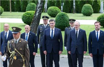 Povodom Dana Hrvatske vojske visoka izaslanstva položila vijence na Mirogoju