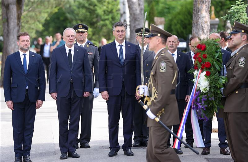 Povodom Dana Hrvatske vojske visoka izaslanstva položila vijence na Mirogoju