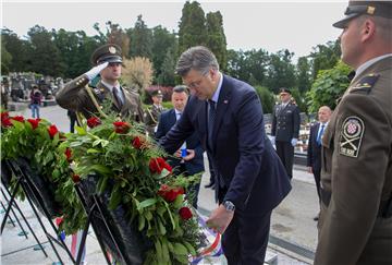 Povodom Dana Hrvatske vojske visoka izaslanstva položila vijence na Mirogoju