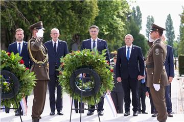 Povodom Dana Hrvatske vojske visoka izaslanstva položila vijence na Mirogoju