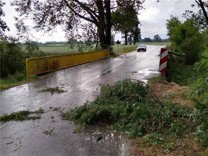 Nevrijeme noćas zahvatilo sjeverozapadnu i istočnu Hrvatsku