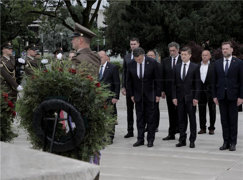 Plenković i Jandroković položili vijence kod Spomenika domovini